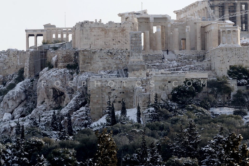 Snow in central Athens  / Εικόνες απο την Αθήνα μετά απο την χιονόπτωση