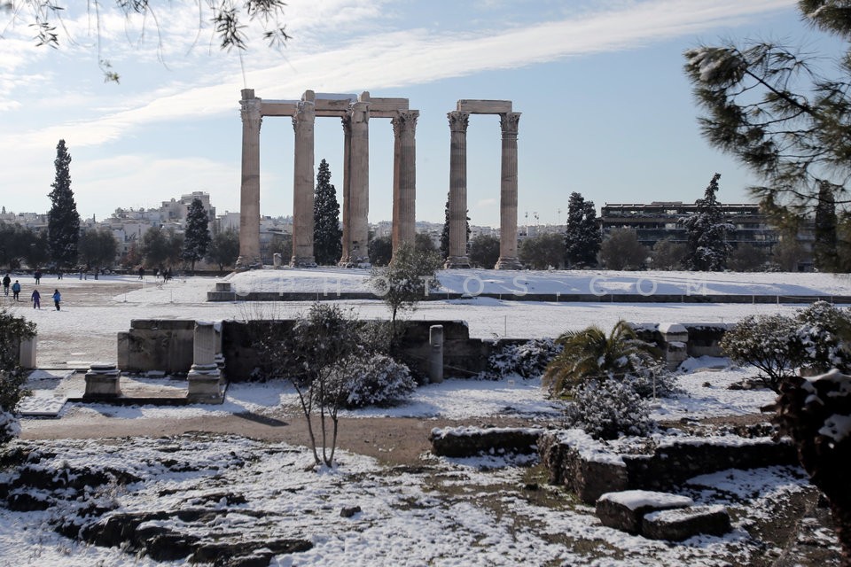 Snow in central Athens  / Εικόνες απο την Αθήνα μετά απο την χιονόπτωση