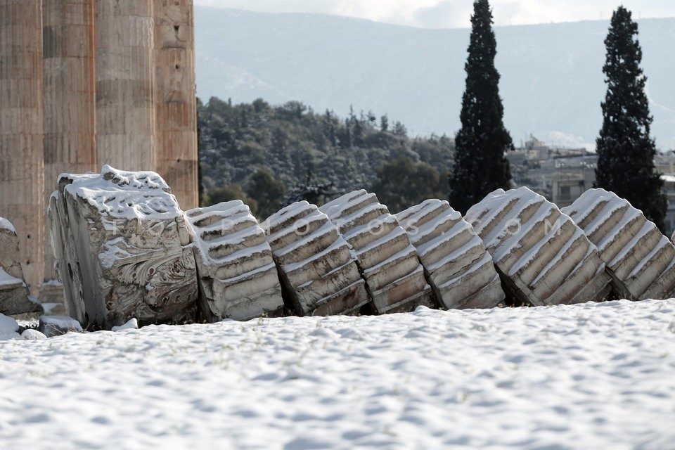 Snow in central Athens  / Εικόνες απο την Αθήνα μετά απο την χιονόπτωση