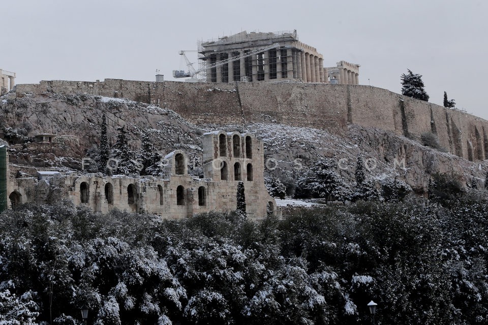 Snow in central Athens  / Εικόνες απο την Αθήνα μετά απο την χιονόπτωση