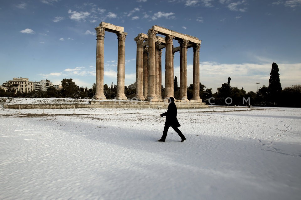 Snow in central Athens  / Εικόνες απο την Αθήνα μετά απο την χιονόπτωση