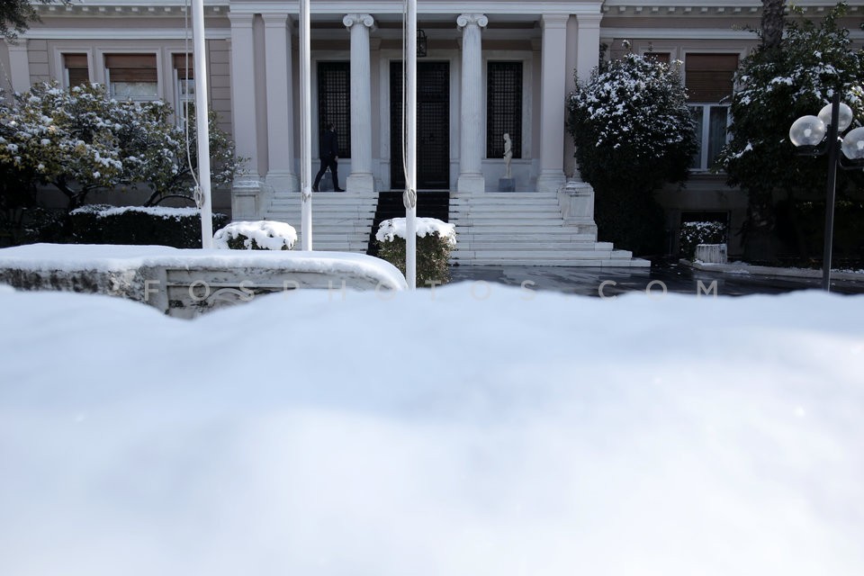 Snow in central Athens  / Εικόνες απο την Αθήνα μετά απο την χιονόπτωση