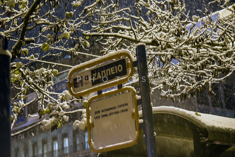 Snow in Athens suburbs / Χιονόπτωση στην Αθήνα και τα προάστια