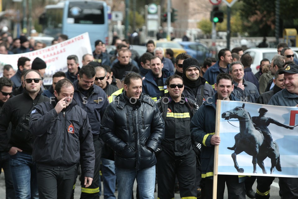 Firemen in protest march in central Athens / Συλλαλητήριο πυροσβεστών στην Αθήνα