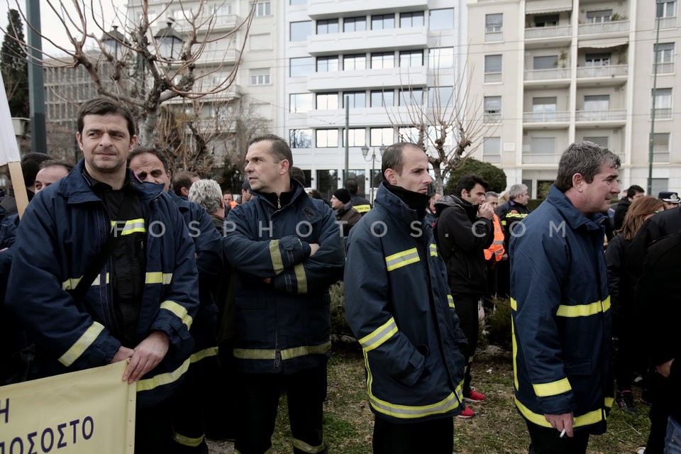 Firemen in protest march in central Athens / Συλλαλητήριο πυροσβεστών στην Αθήνα