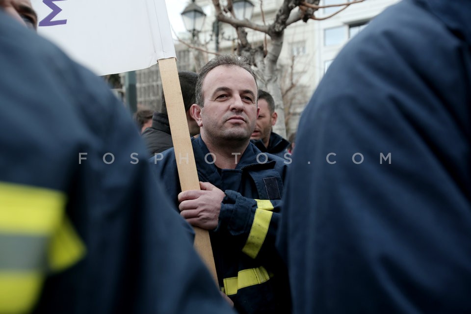 Firemen in protest march in central Athens / Συλλαλητήριο πυροσβεστών στην Αθήνα