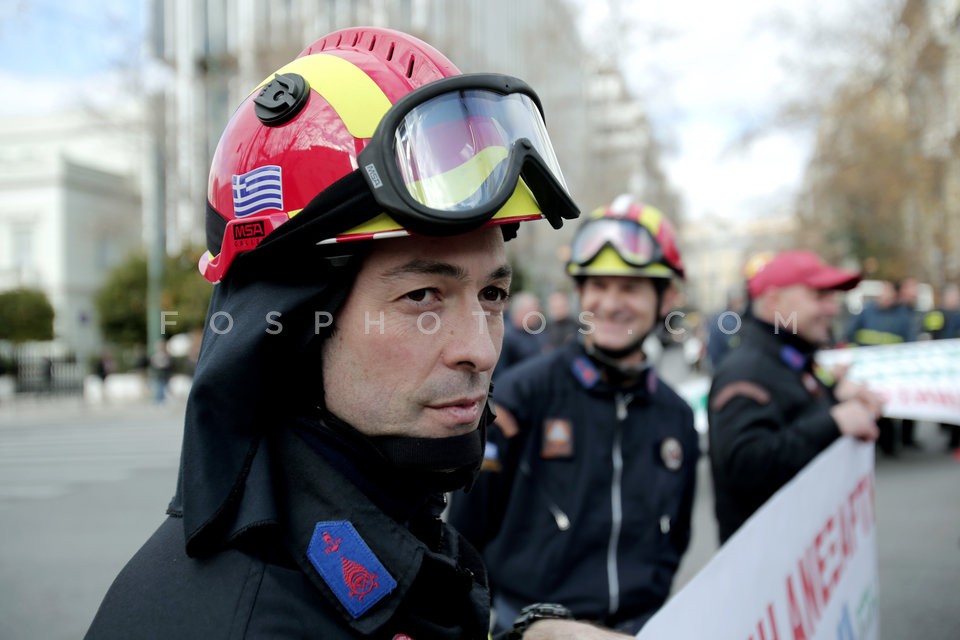 Firemen in protest march in central Athens / Συλλαλητήριο πυροσβεστών στην Αθήνα