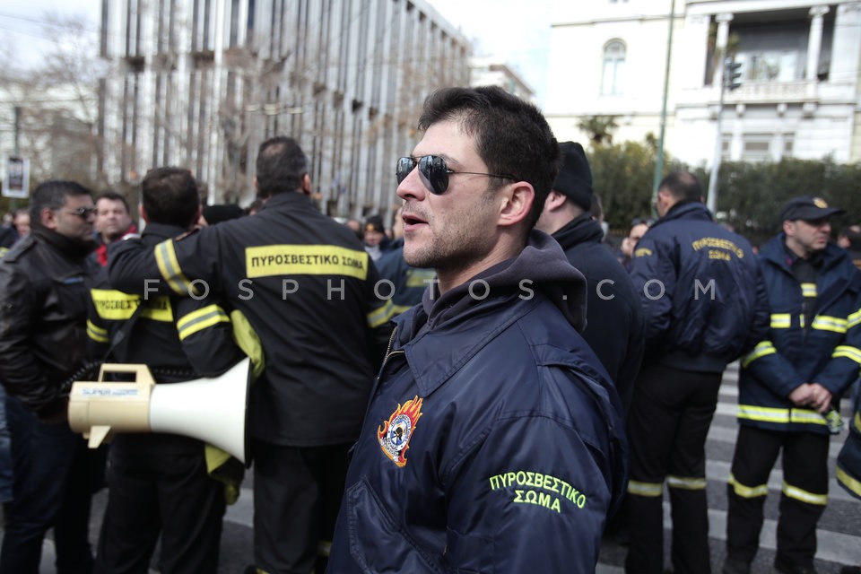 Firemen in protest march in central Athens / Συλλαλητήριο πυροσβεστών στην Αθήνα