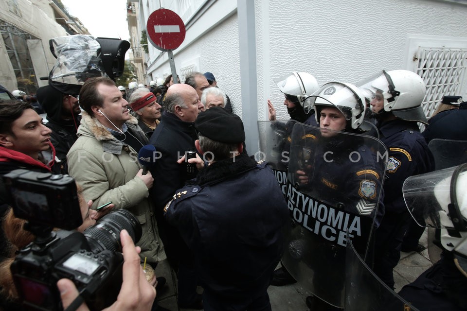 National Panhellenic Federation of Public Hospital Employees / Διαμαρτυρία της ΠΟΕΔΥΝ στο Μαξίμου