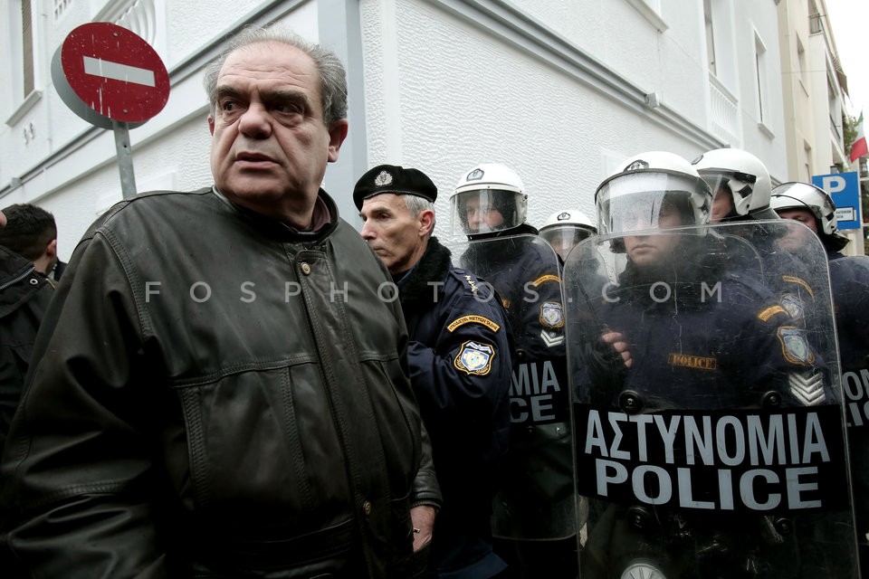 National Panhellenic Federation of Public Hospital Employees / Διαμαρτυρία της ΠΟΕΔΥΝ στο Μαξίμου