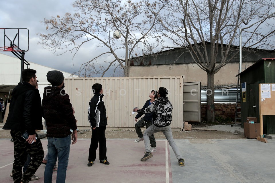 Refugees at the Eleonas camp in Athens / Κέντρο φιλοξενίας προσφύγων στον Ελαιώνα