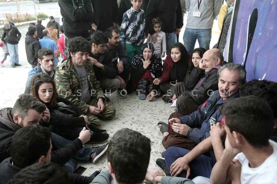 Refugee camp at Helliniko airport / Πρόσφυγες και μετανάστες στο Ελληνικό