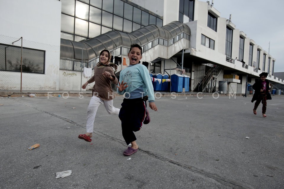 Refugee camp at Helliniko airport / Πρόσφυγες και μετανάστες στο Ελληνικό