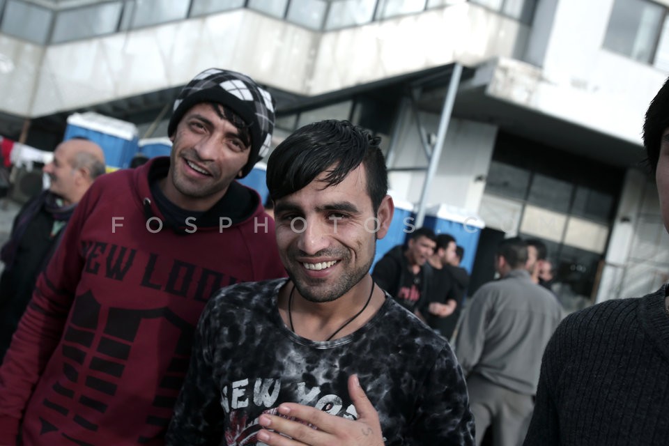 Refugee camp at Helliniko airport / Πρόσφυγες και μετανάστες στο Ελληνικό