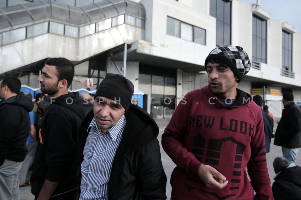 Refugee camp at Helliniko airport / Πρόσφυγες και μετανάστες στο Ελληνικό