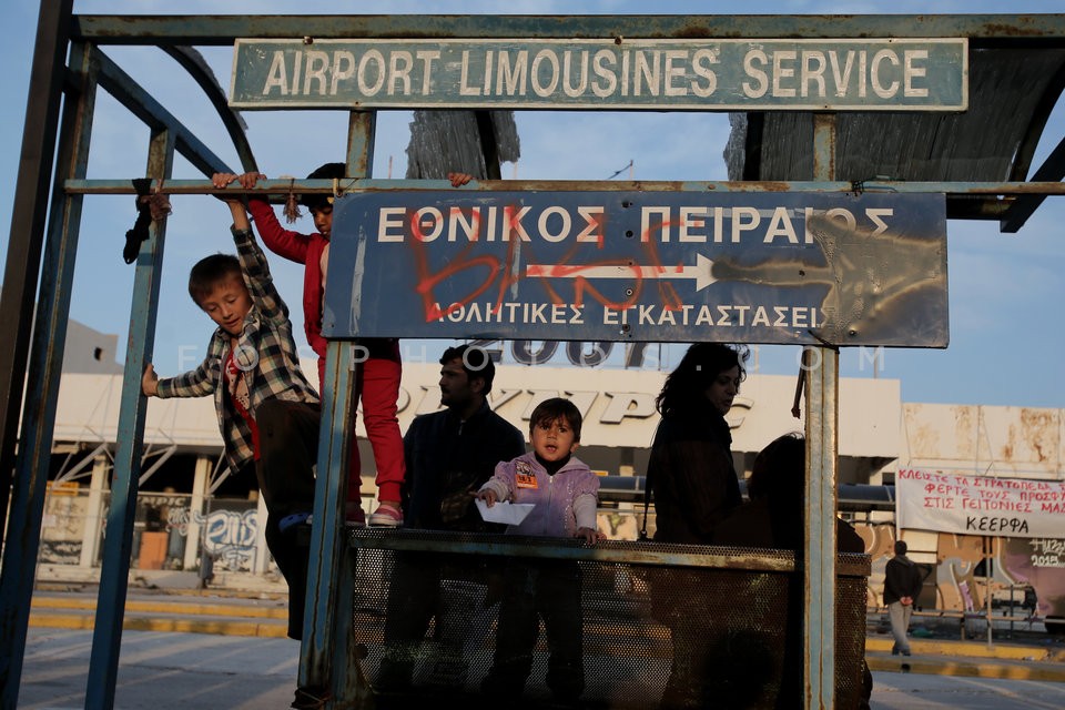 Protest rally at the refugee camp at Hellenikon airport / Συγκέντρωση στο κέντρο φιλοξενίας προσφύγων στο Ελληνικό