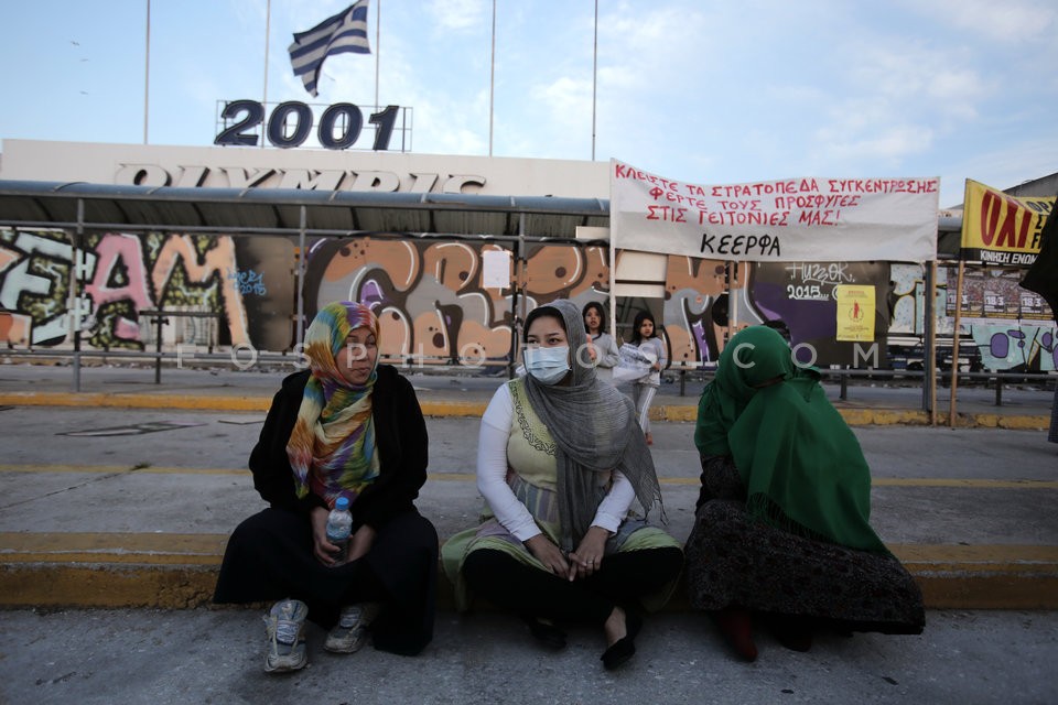 Protest rally at the refugee camp at Hellenikon airport / Συγκέντρωση στο κέντρο φιλοξενίας προσφύγων στο Ελληνικό