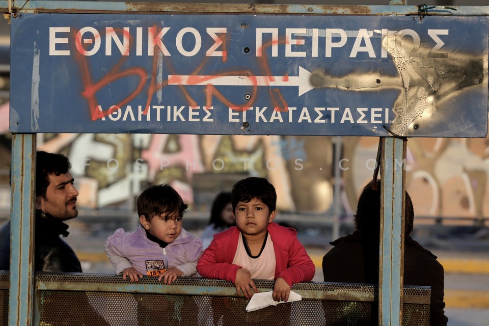 Protest rally at the refugee camp at Hellenikon airport / Συγκέντρωση στο κέντρο φιλοξενίας προσφύγων στο Ελληνικό