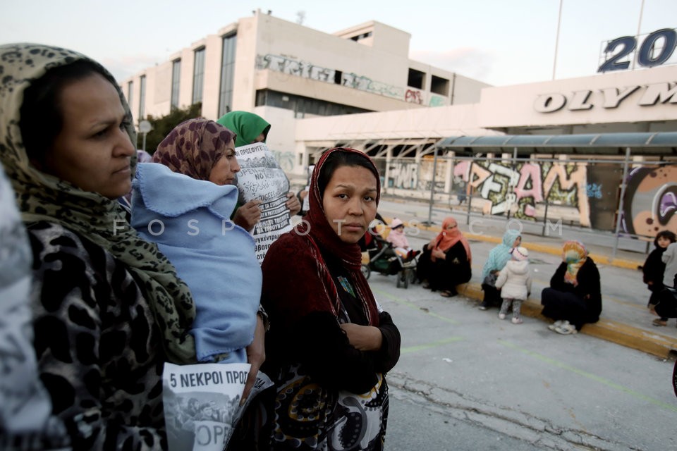 Protest rally at the refugee camp at Hellenikon airport / Συγκέντρωση στο κέντρο φιλοξενίας προσφύγων στο Ελληνικό