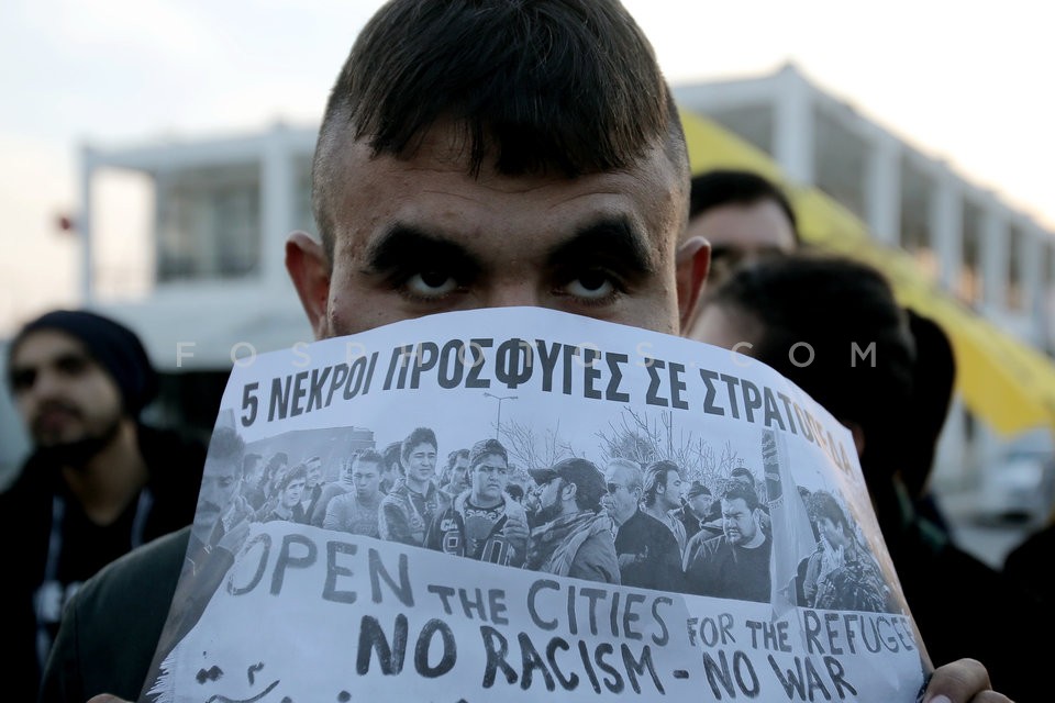 Protest rally at the refugee camp at Hellenikon airport / Συγκέντρωση στο κέντρο φιλοξενίας προσφύγων στο Ελληνικό