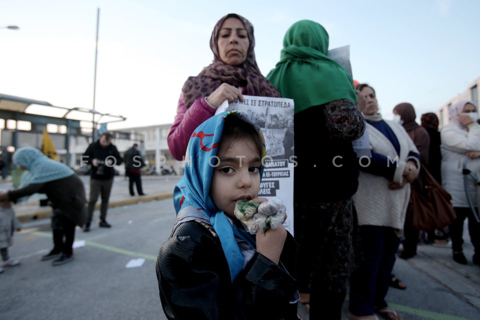 Protest rally at the refugee camp at Hellenikon airport / Συγκέντρωση στο κέντρο φιλοξενίας προσφύγων στο Ελληνικό