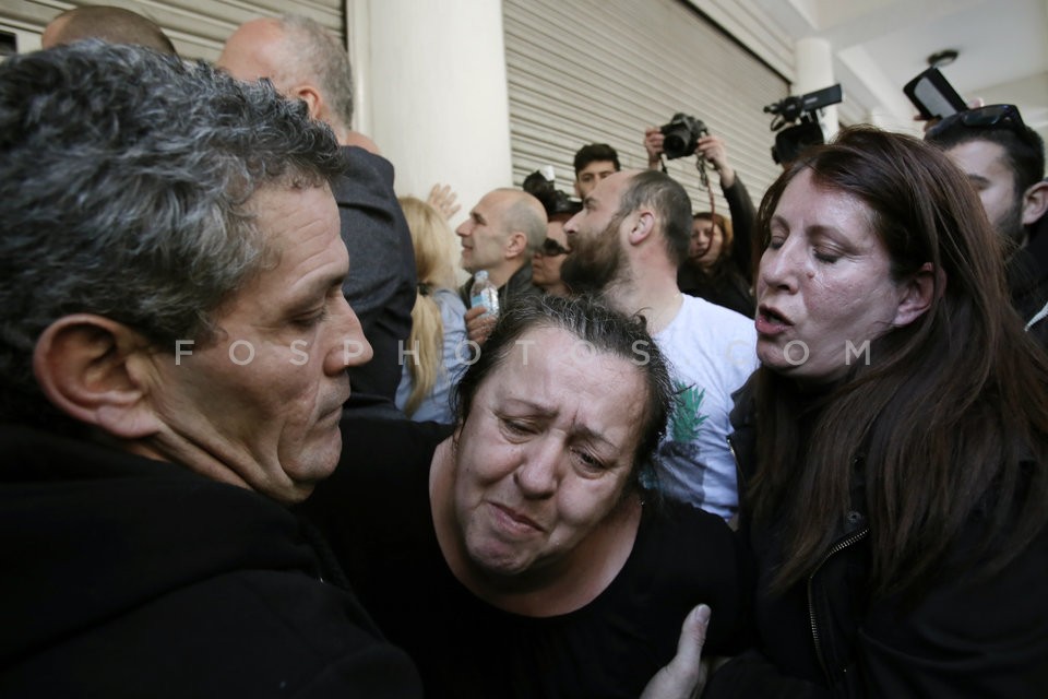 Protest at the health ministry /  Συγκέντρωση στο υπουργείο Υγείας