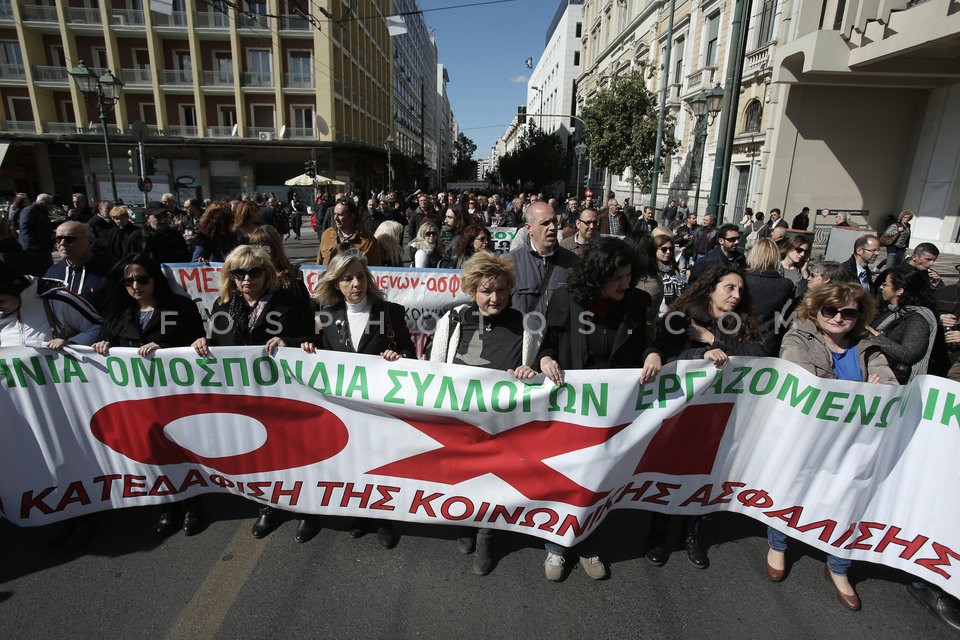 Protest rally in central Athens / Συγκέντρωση στο υπουργείο Εργασίας και πορεία στο Μαξίμου