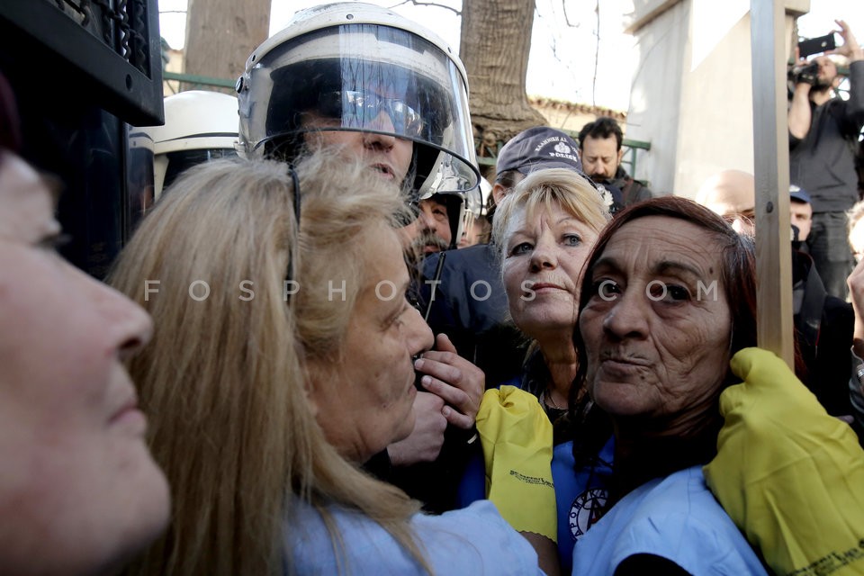 Protest rally in central Athens / Συγκέντρωση στο υπουργείο Εργασίας και πορεία στο Μαξίμου