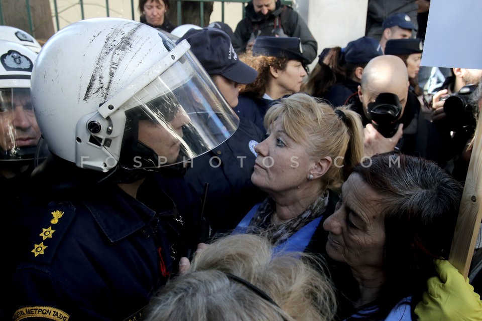 Protest rally in central Athens / Συγκέντρωση στο υπουργείο Εργασίας και πορεία στο Μαξίμου