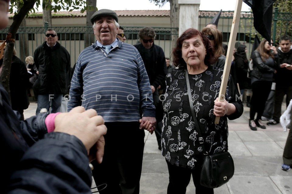 Blind peopole in protest rally at Maximos mansion / Συγκέντρωση  διαμαρτυρίας τυφλών στο Μαξίμου