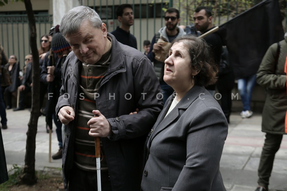 Blind peopole in protest rally at Maximos mansion / Συγκέντρωση  διαμαρτυρίας τυφλών στο Μαξίμου