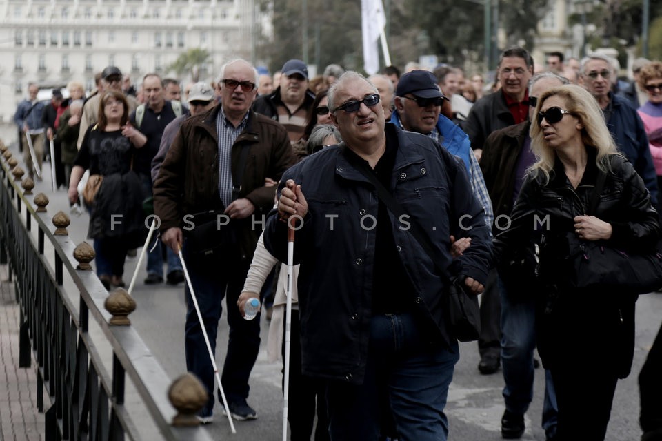 Blind peopole in protest rally at Maximos mansion / Συγκέντρωση  διαμαρτυρίας τυφλών στο Μαξίμου