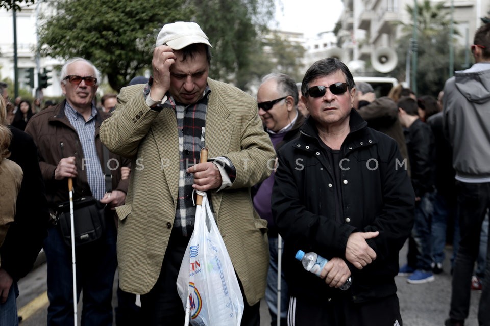 Blind peopole in protest rally at Maximos mansion / Συγκέντρωση  διαμαρτυρίας τυφλών στο Μαξίμου