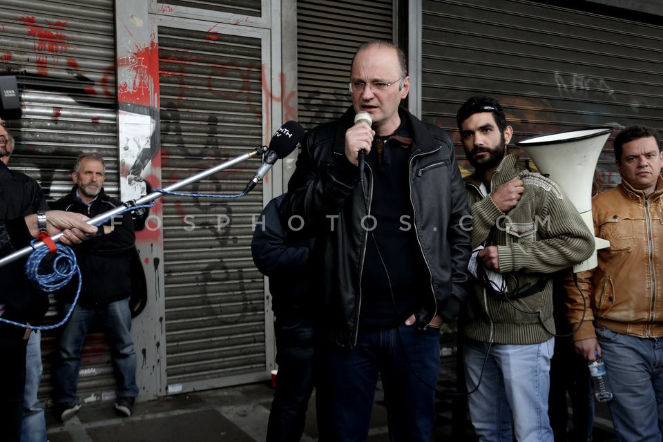 Construction workers protest at the Labour Ministry /  Συγκέντρωση διαμαρτυρίας οικοδόμων