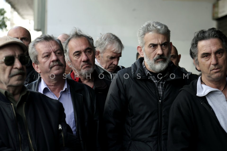 Construction workers protest at the Labour Ministry /  Συγκέντρωση διαμαρτυρίας οικοδόμων