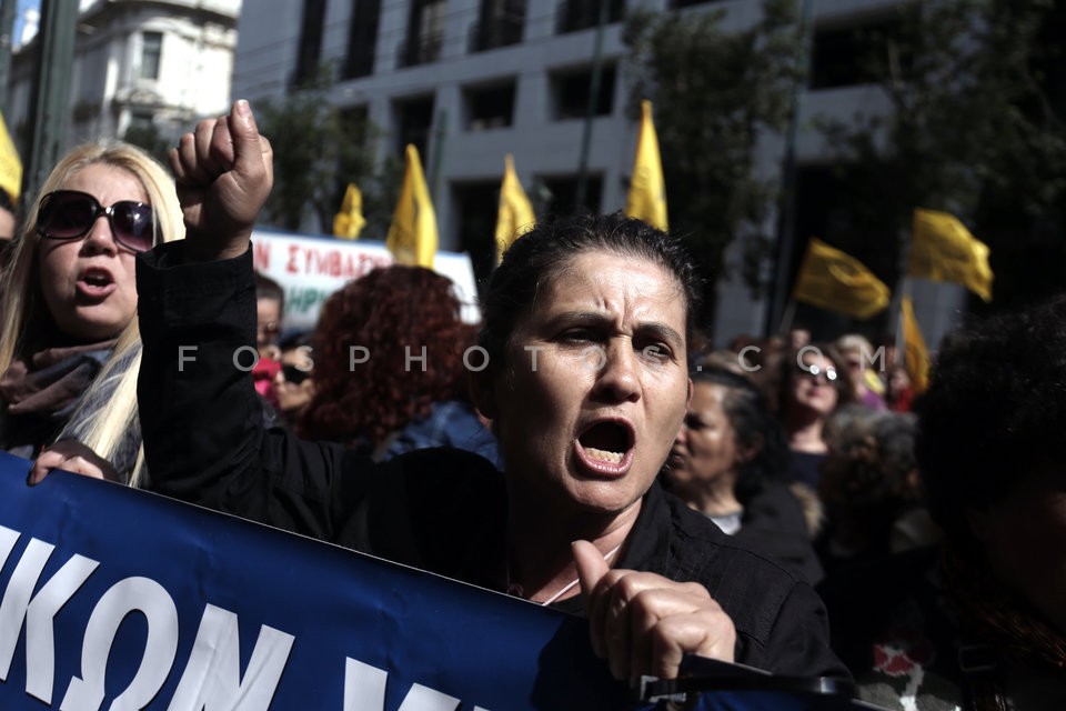 Cleaners protest at Labor Min. / Διαμαρτυρία από σχολικές καθαρίστριες