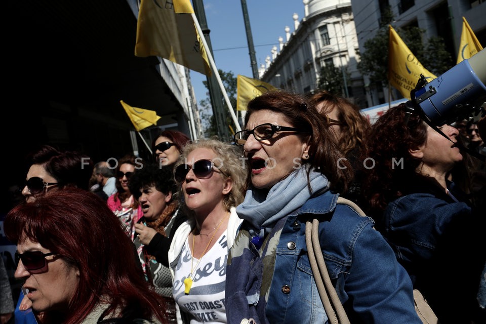 Cleaners protest at Labor Min. / Διαμαρτυρία από σχολικές καθαρίστριες