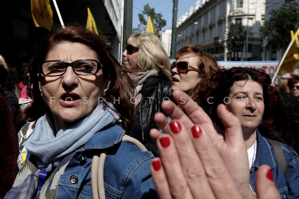 Cleaners protest at Labor Min. / Διαμαρτυρία από σχολικές καθαρίστριες