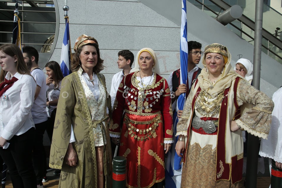 Orthodox Greece receives the Sacred Relics of St Helena / Υποδοχή του Τιμίου Ξύλου και του Σκηνώματος της Αγίας Ελένης