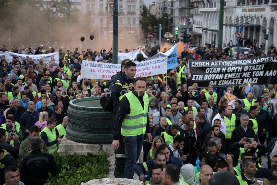 Greek police officers demonstrate in Athens / Πορεία διαμαρτυρίας ένστολων