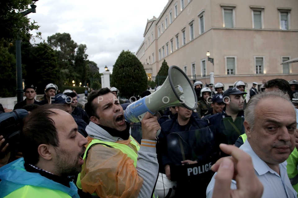 Greek police officers demonstrate in Athens / Πορεία διαμαρτυρίας ένστολων