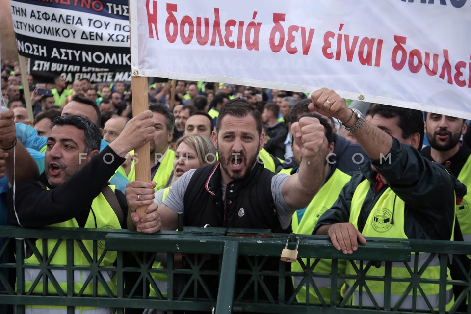 Greek police officers demonstrate in Athens / Πορεία διαμαρτυρίας ένστολων