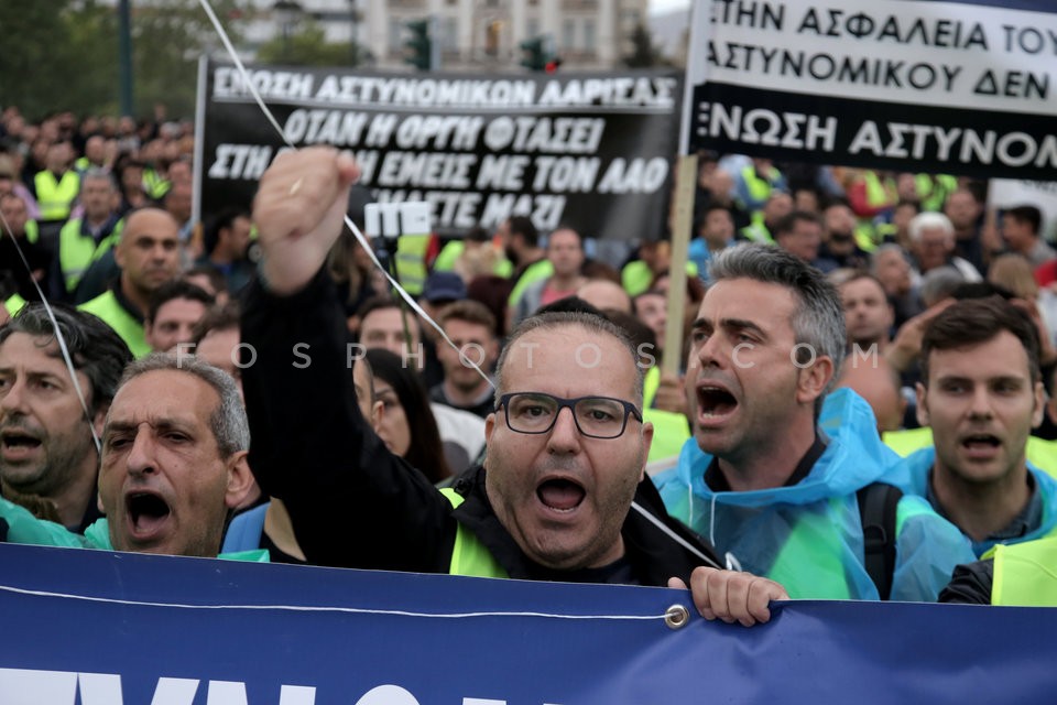 Greek police officers demonstrate in Athens / Πορεία διαμαρτυρίας ένστολων