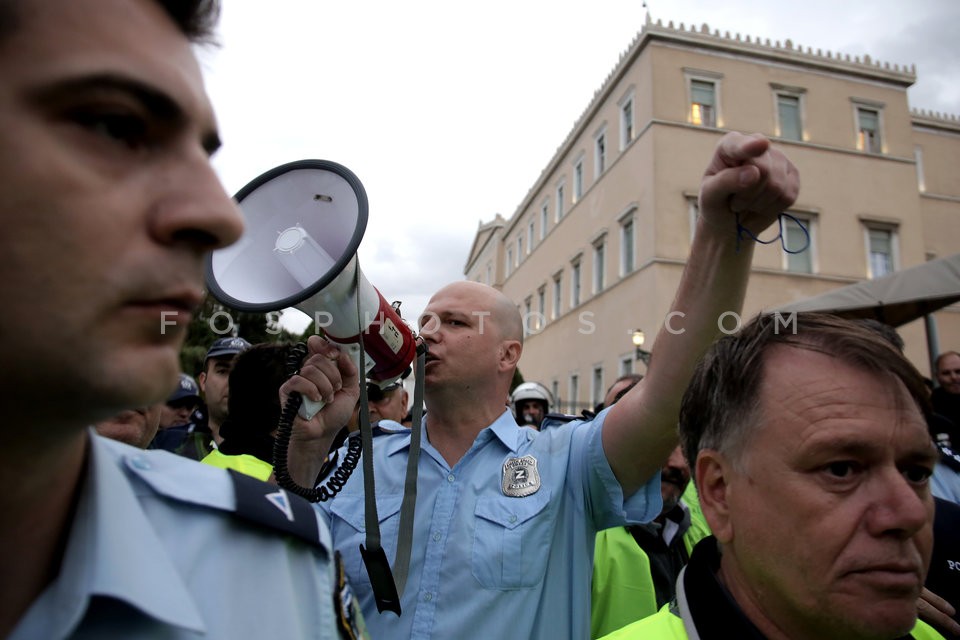 Greek police officers demonstrate in Athens / Πορεία διαμαρτυρίας ένστολων