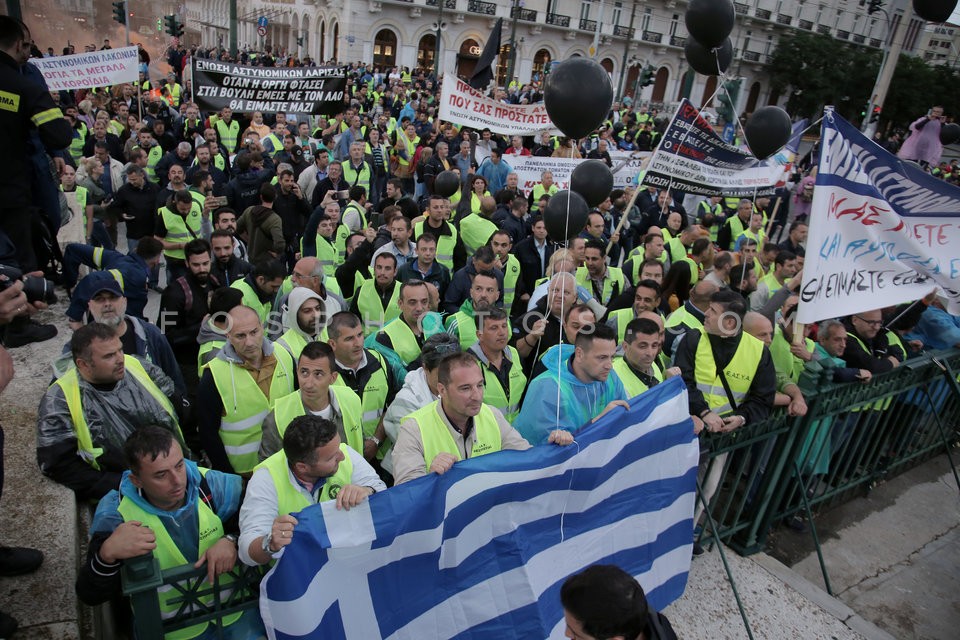 Greek police officers demonstrate in Athens / Πορεία διαμαρτυρίας ένστολων