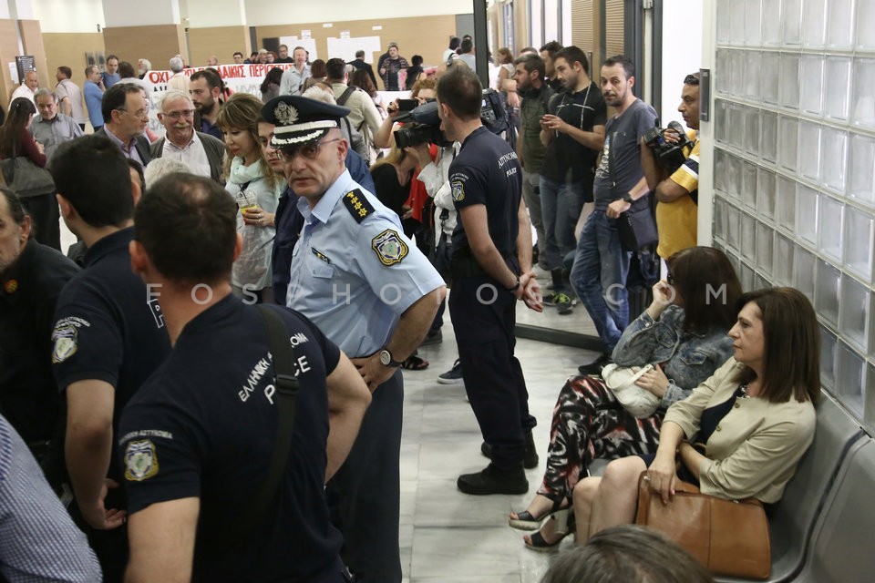 Citizens protest against home auctions  / Συγκέντρωση ενάντια στους πλειστηριασμούς κατοικιών