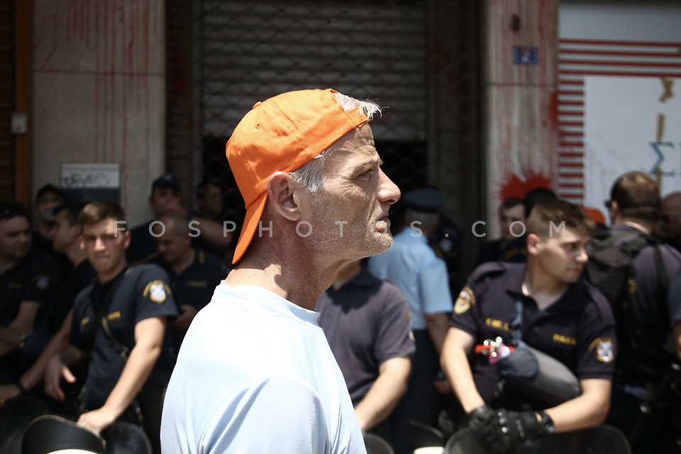 Municipal workers protest at the Minstry of Interior  /  Συγκέντρωση ΠΟΕ - ΟΤΑ στο υπουργείο Εσωτερικών