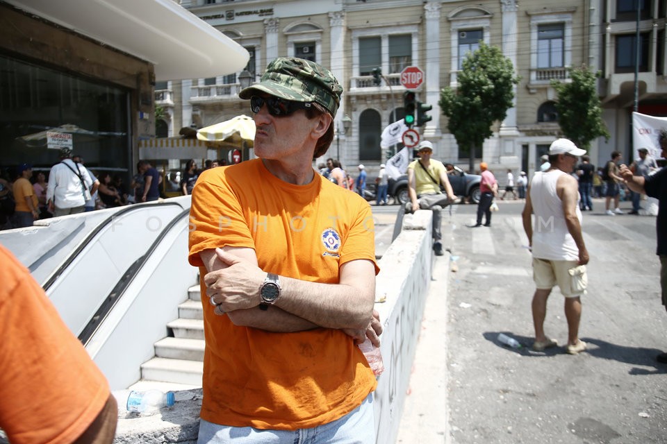 Municipal workers protest at the Minstry of Interior  /  Συγκέντρωση ΠΟΕ - ΟΤΑ στο υπουργείο Εσωτερικών