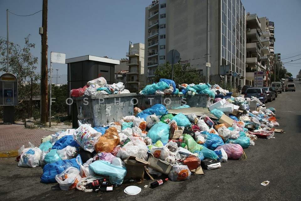 Municipal trash collectors on strike / Απεργία ΠΟΕ-ΟΤΑ