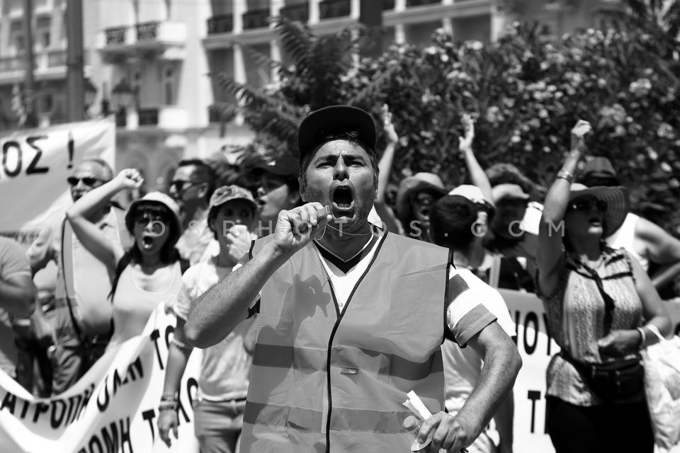 Workers in municipalities protest in central Athens / ΠΟΕ-ΟΤΑ πορεία διαμαρτυρίας